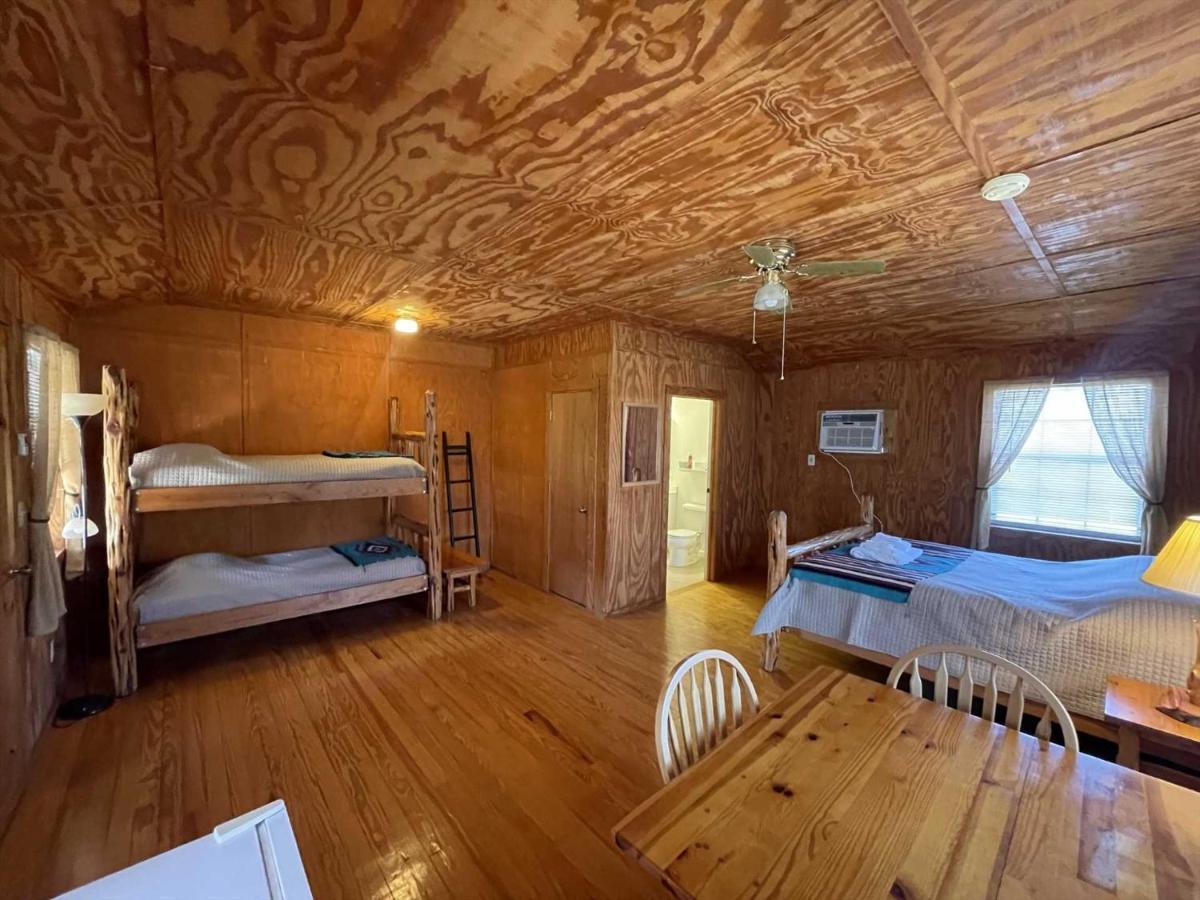 Bed and Breakfast West 1077 Guest Ranch - Retreat Tarpley Экстерьер фото