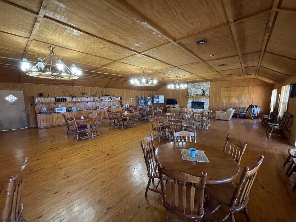 Bed and Breakfast West 1077 Guest Ranch - Retreat Tarpley Экстерьер фото